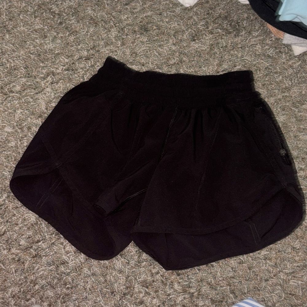 lululemon hotty hot high rise shorts 4 inch